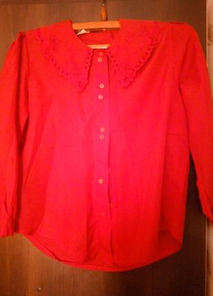 Красная блуза с длинным рукавом