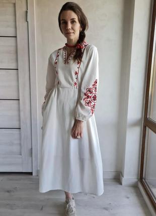 Купити Вишиті плаття в українському стилі — недорого в каталозі Плаття міді  на Шафі | Київ та Україна