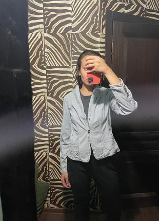 Піджак до світлого деніму