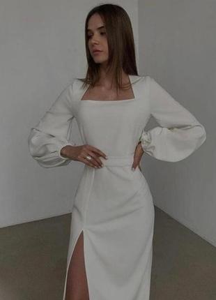 Витончена та локонічна біла сукня