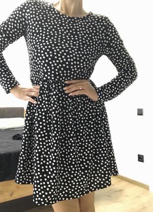 Сукня в білий горошок