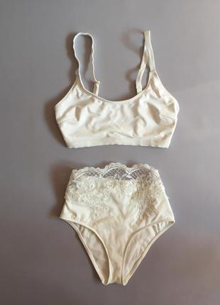 Купальник с кружевом