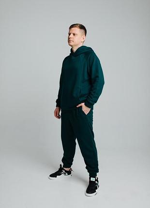 Чоловічий спортивний костюм