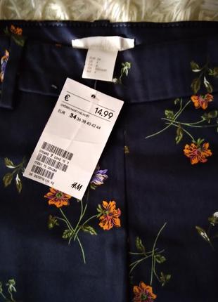 Оригинальные брючки h&m швеция с цветочным принтом.3 фото