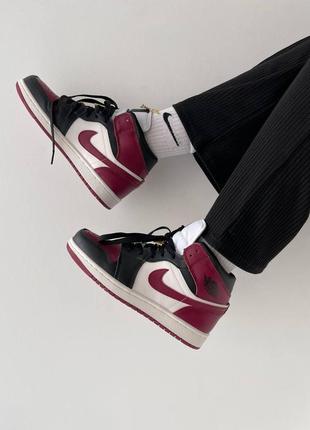 Жіночі кросівки nike air jordan 1 retro red black white/  женские кроссовки найк аир джордан7 фото