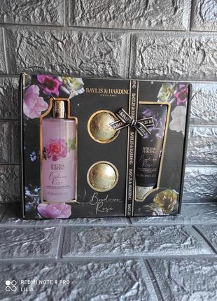 Baylis & hardingboudoire
набор
baylis & harding boudoire rose (sh/gel/300ml + b/lot/200ml + bath/bomb/2x75g)