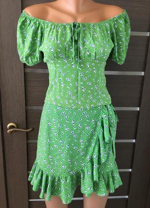 Костюм топ і спідниця міні, зелений костюм в квітах1 фото