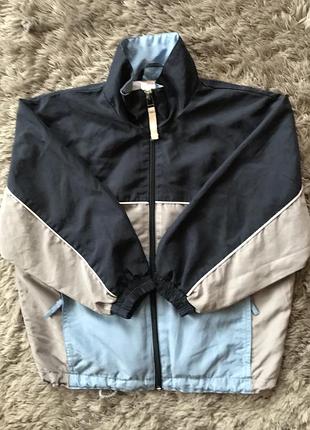 Спортивна вітровка