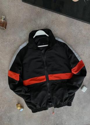 Стильна вітровка