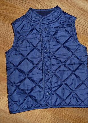 Легкая стеганая жилетка на 2-3 года john lewis  тонкая и тепленькая