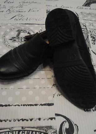 Чорні класичні туфлі на хлопчика 27р6 фото