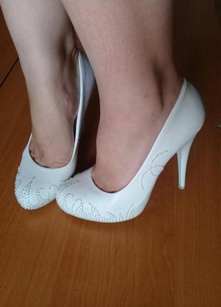 Белые туфли, балетки1 фото