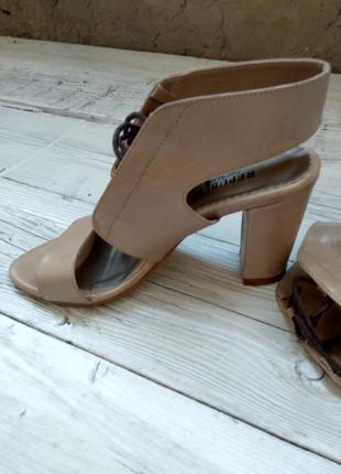 Красивые босоножки на шнуровке на толстом каблуке2 фото
