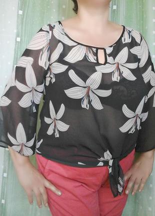 Невесомая шифоновая блузка в лилиях, с бантом спереди.1 фото