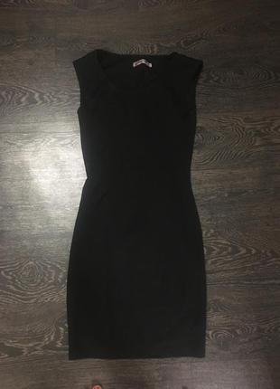 Маленькое чёрное платье1 фото