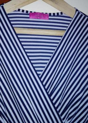 Плаття в смужку.рукав 3/4 з червоним піджаком буде