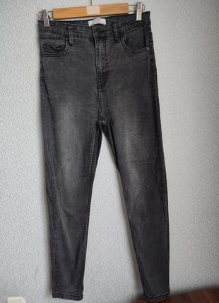 Серые укороченные джинсы скинны высокая талия посадка
