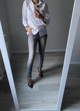 Джинси скіні