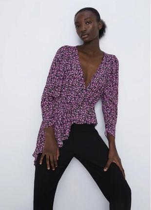 Изысканная асимметричная блуза блузка с v-вырезом на груди в  цветочный принт от zara