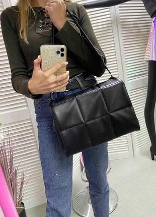 Стильная женская сумка черная с плечевым ремнем3 фото