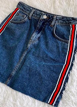 Стильная джинсовая юбка denim co со вставками по бокам1 фото