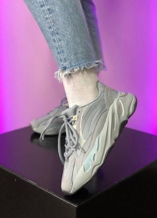 Жіночі кросівки adidas yeezy boost 700 v2