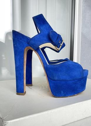 Brian atwood ярко синие босоножки оригинал 36