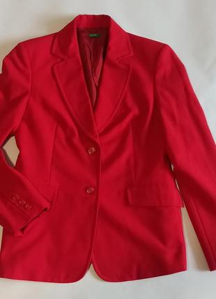 Піджак приталений, яскравого червоного кольору