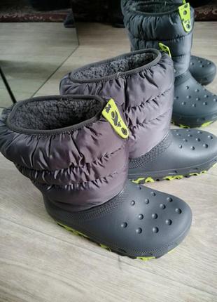 Детские зимние сапоги крокс crocs kids classic neo puff boot6 фото