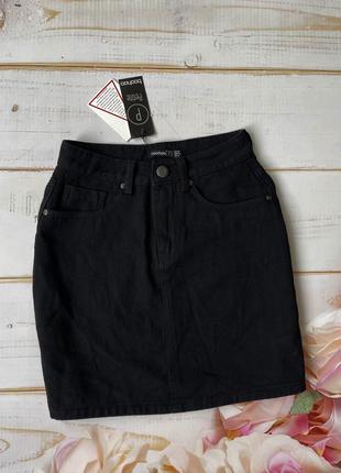 Черная джинсовая мини юбка с высокой талией
