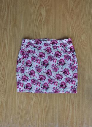 Прямая мини юбка oodji в цветочный принт с высокой посадкой1 фото