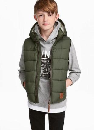 Оригинальный утепленный жилет с капюшоном от бренда h&m разм. 170 (14 лет)