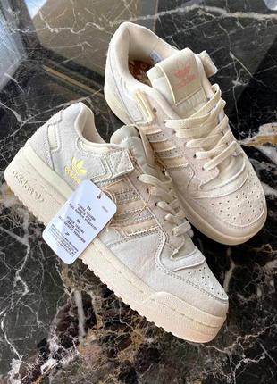 Чудові жіночі кросівки adidas low forum 84 premium бежеві преміум