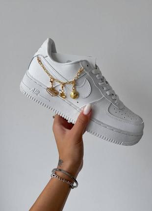 Нереальные женские кроссовки nike af 1 low lucky charms stockx белые с цепочкой1 фото