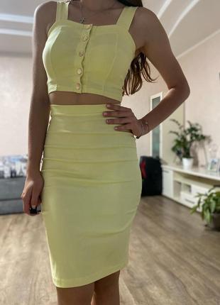 Летний костюм лимонный