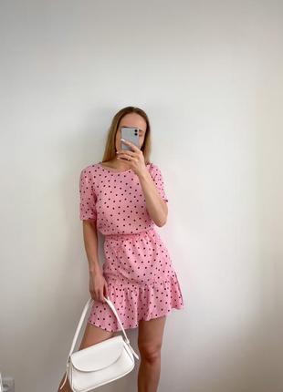 Розовое платье мини в горошек4 фото