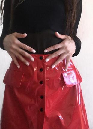 Стильная красная юбка2 фото