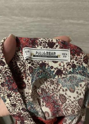 Платье летнее в красивый принт pull&bear ,размер 30 l,подойдёт на m/l/xl,состояние идеальное ,сзади спинка открыта чуть2 фото