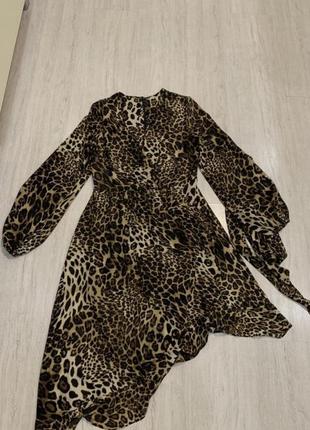 Лёгкое платье леопардовое ,размер s,новое ,подойдёт на xs/s/m,очень красиво смотрится,фото на теле могу скинуть ,с подкладкой ))1 фото