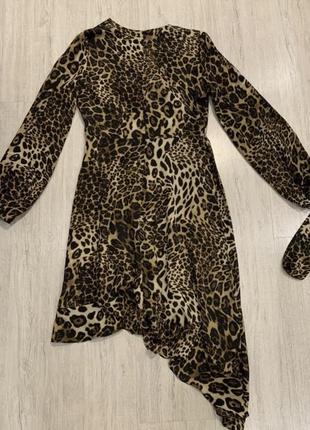 Лёгкое платье леопардовое ,размер s,новое ,подойдёт на xs/s/m,очень красиво смотрится,фото на теле могу скинуть ,с подкладкой ))2 фото