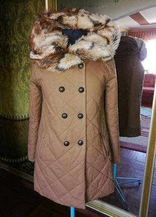 Пальто стеганое с шикарным воротом-капюшоном