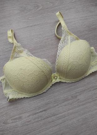 Прекрасний ніжний бюстгальтер chantelle