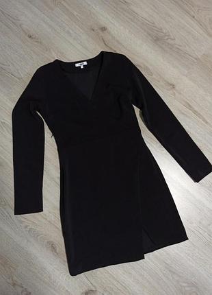 Маленьке чорне плаття