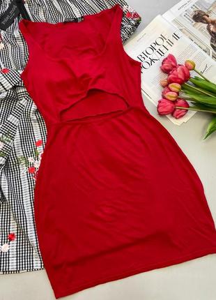 Червона сукня міні із вирізом на талії5 фото