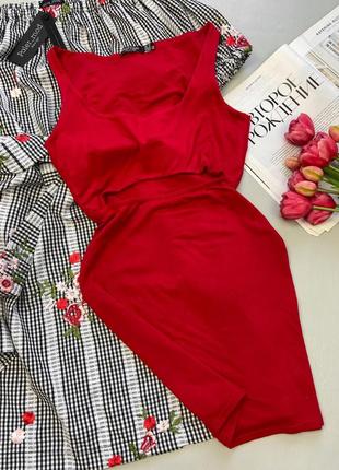 Червона сукня міні із вирізом на талії2 фото