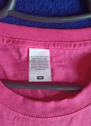 Рожева футболка з ручним розписом "фріда"4 фото