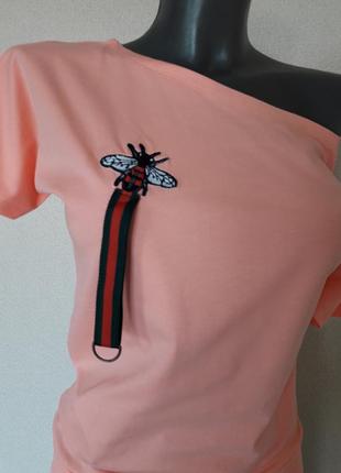 Эффектная стрейчевая абрикосовая секси-футболка на одно плечо pink daisy,one size2 фото