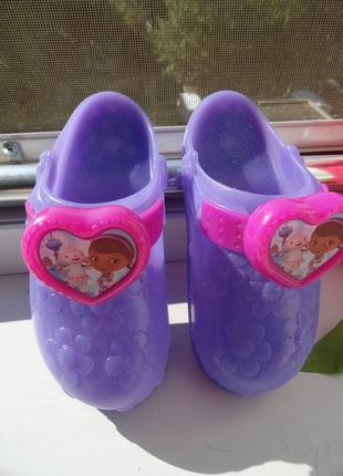 Пластикові пляжні клоги з мигалками