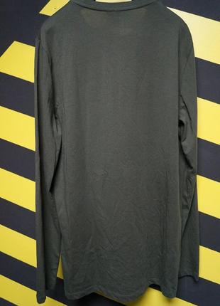 Лонгслив цвета хаки с принтом на груди 3