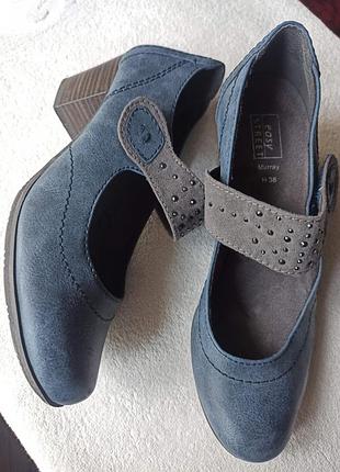 Туфлі easy street